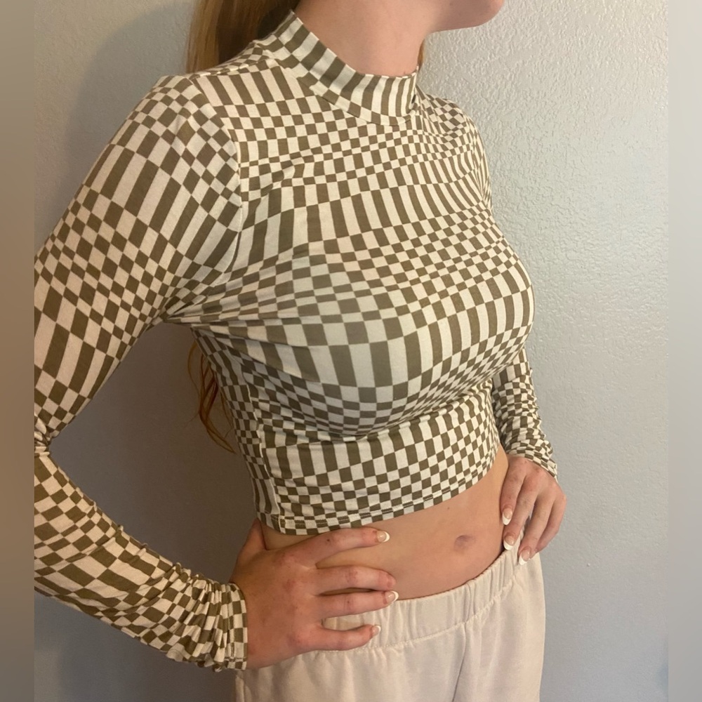 Retro  long sleeve crop top